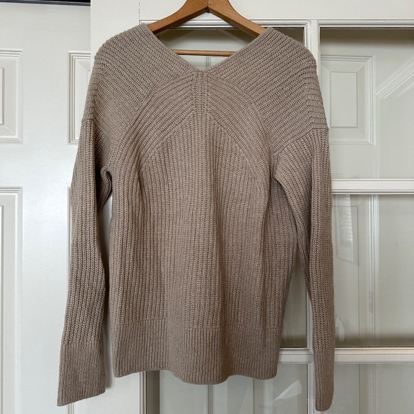Vince V-neck Sweater, size XS - Picture 2 of 5